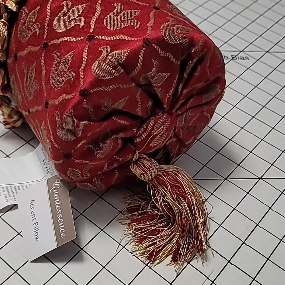 Renaissance Pillow Neckroll 6.5